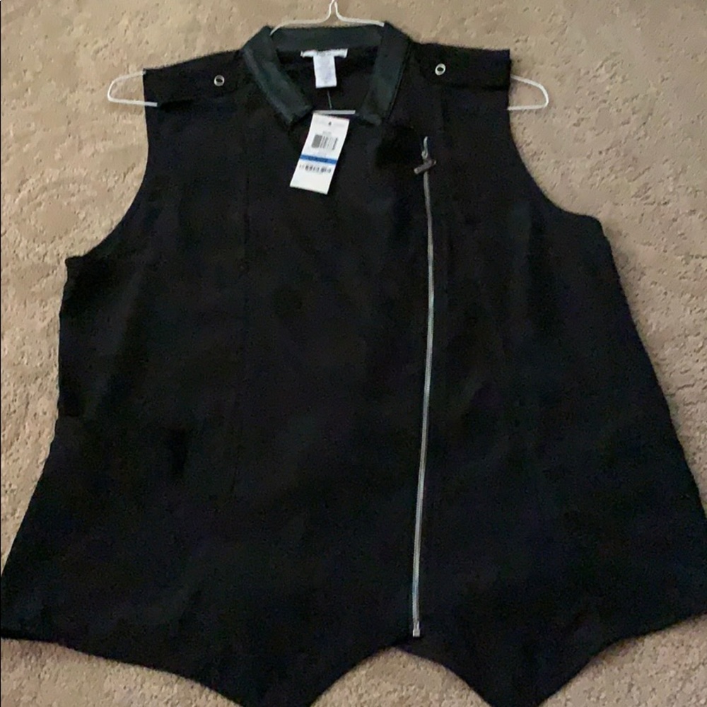 Black top with zipper